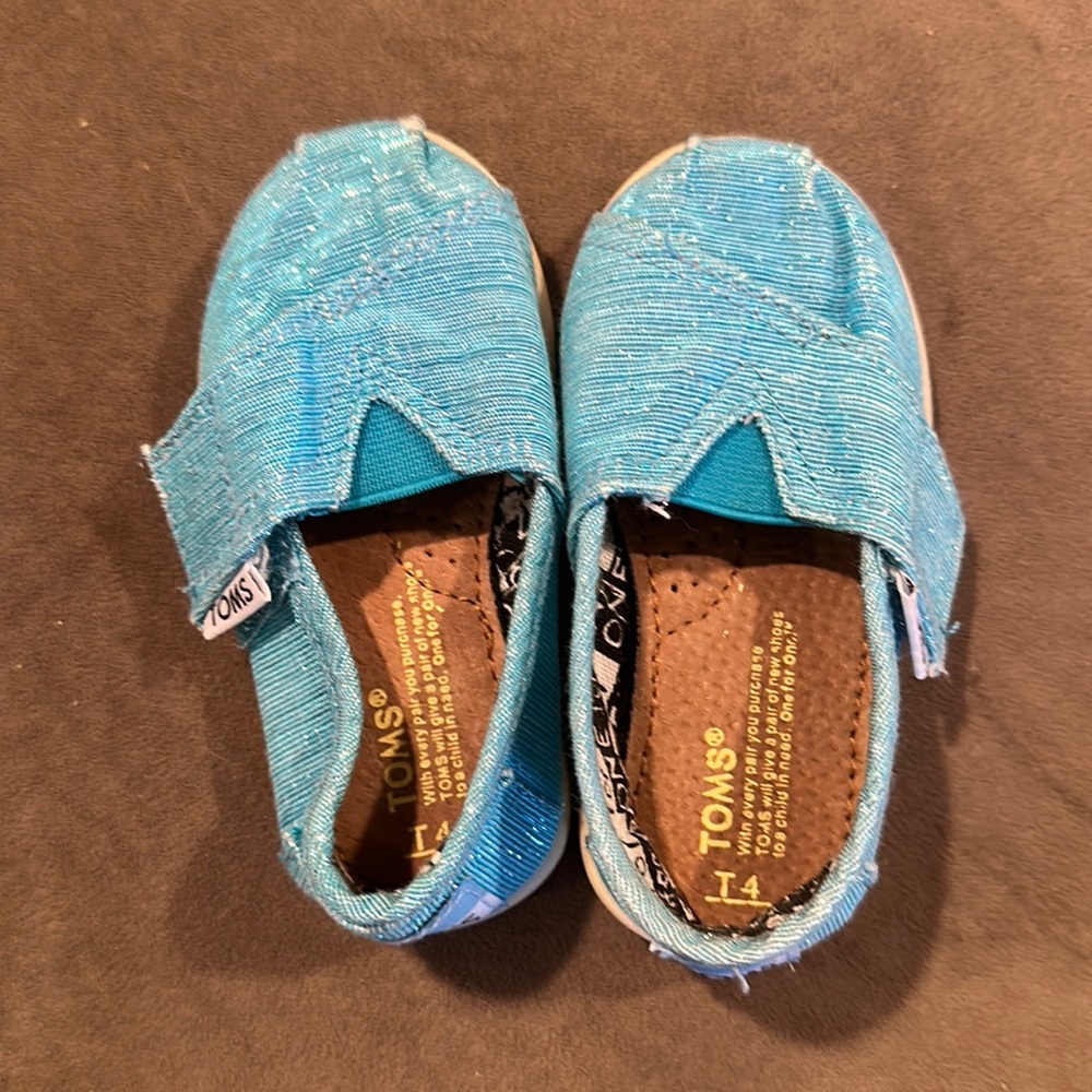 Toddler size 4 TOMS.